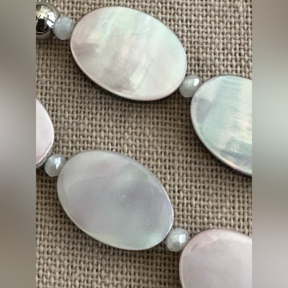 22 inch Mother of Pearl Oval bead Necklace NWOT - Picture 8 of 13